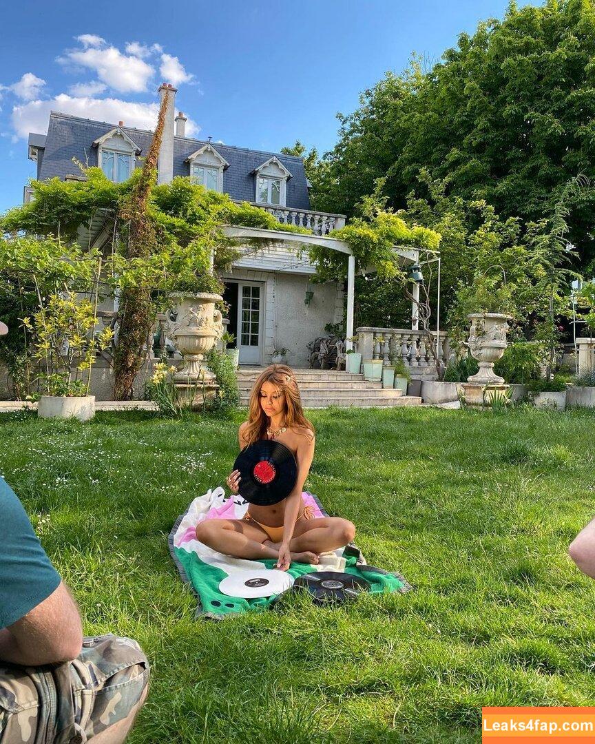 Zahia Dehar / zahiaofficiel leaked photo photo #0196