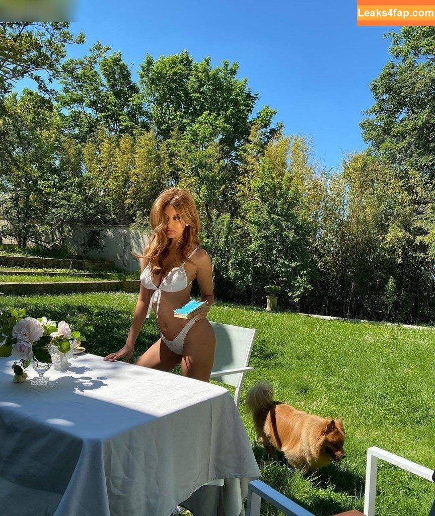 Zahia Dehar / zahiaofficiel слитое фото фото #0472