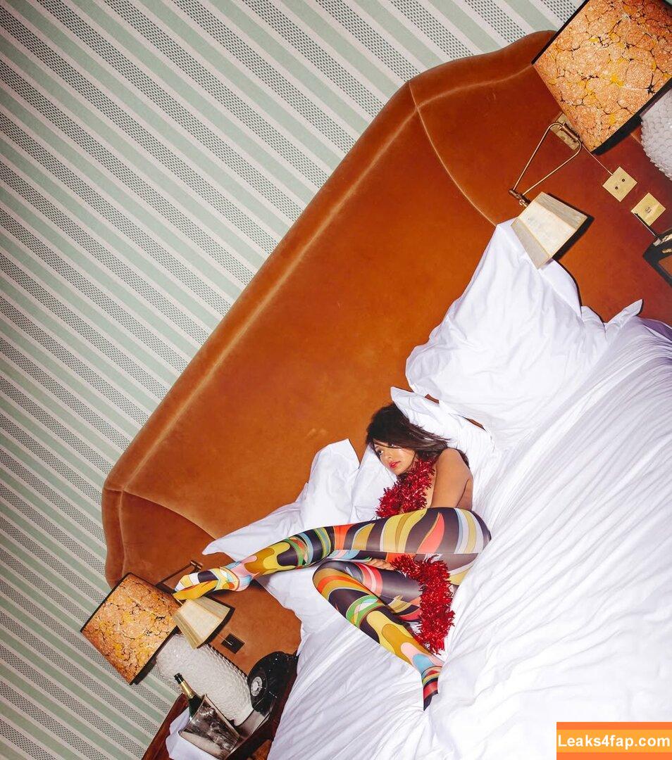 Zahia Dehar / zahiaofficiel leaked photo photo #0498