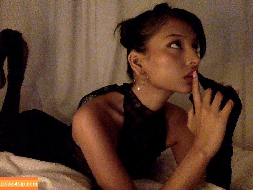 Zaina Sarah / zaina.sarah / zaina_glows / zainaontoast leaked photo photo #0088