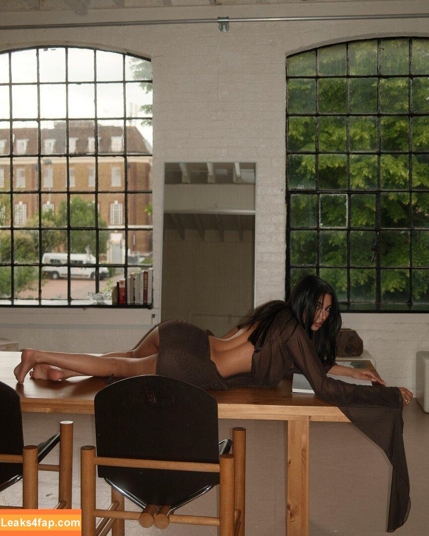 Zaina Sarah / zaina.sarah / zaina_glows / zainaontoast leaked photo photo #0093