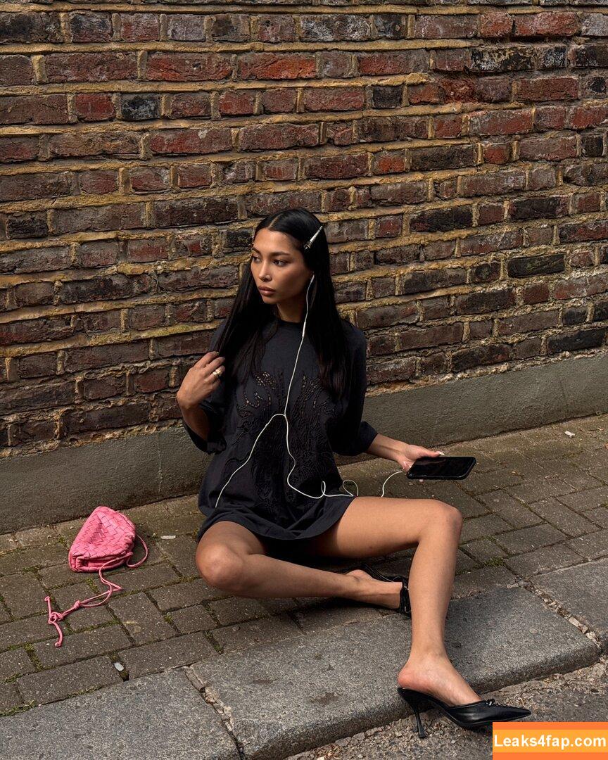 Zaina Sarah / zaina.sarah / zaina_glows / zainaontoast leaked photo photo #0095