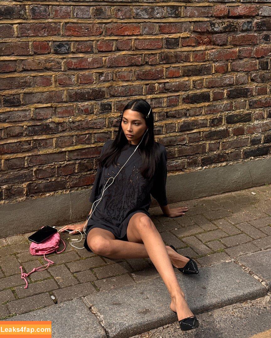 Zaina Sarah / zaina.sarah / zaina_glows / zainaontoast leaked photo photo #0096