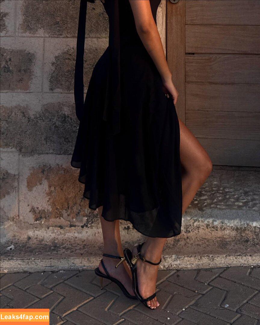 Zaina Sarah / zaina.sarah / zaina_glows / zainaontoast leaked photo photo #0098