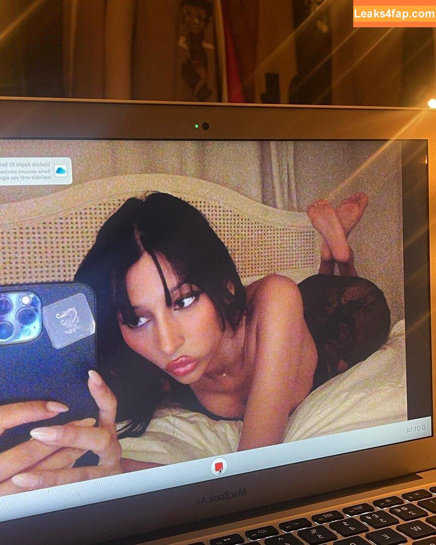 Zaina Sarah / zaina.sarah / zaina_glows / zainaontoast leaked photo photo #0104