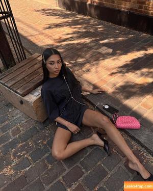 Zaina Sarah photo #0094