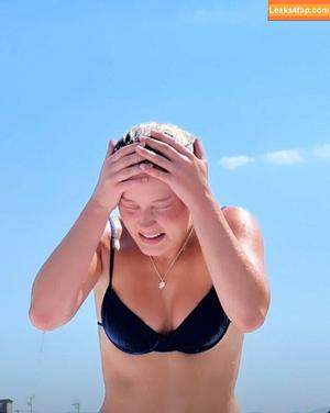 Zara Larsson photo #0044