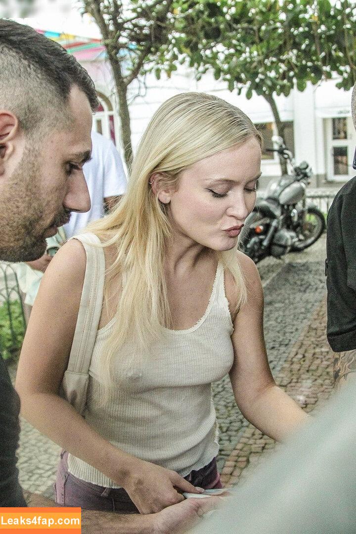 Zara Larsson / zaralarsson leaked photo photo #1075