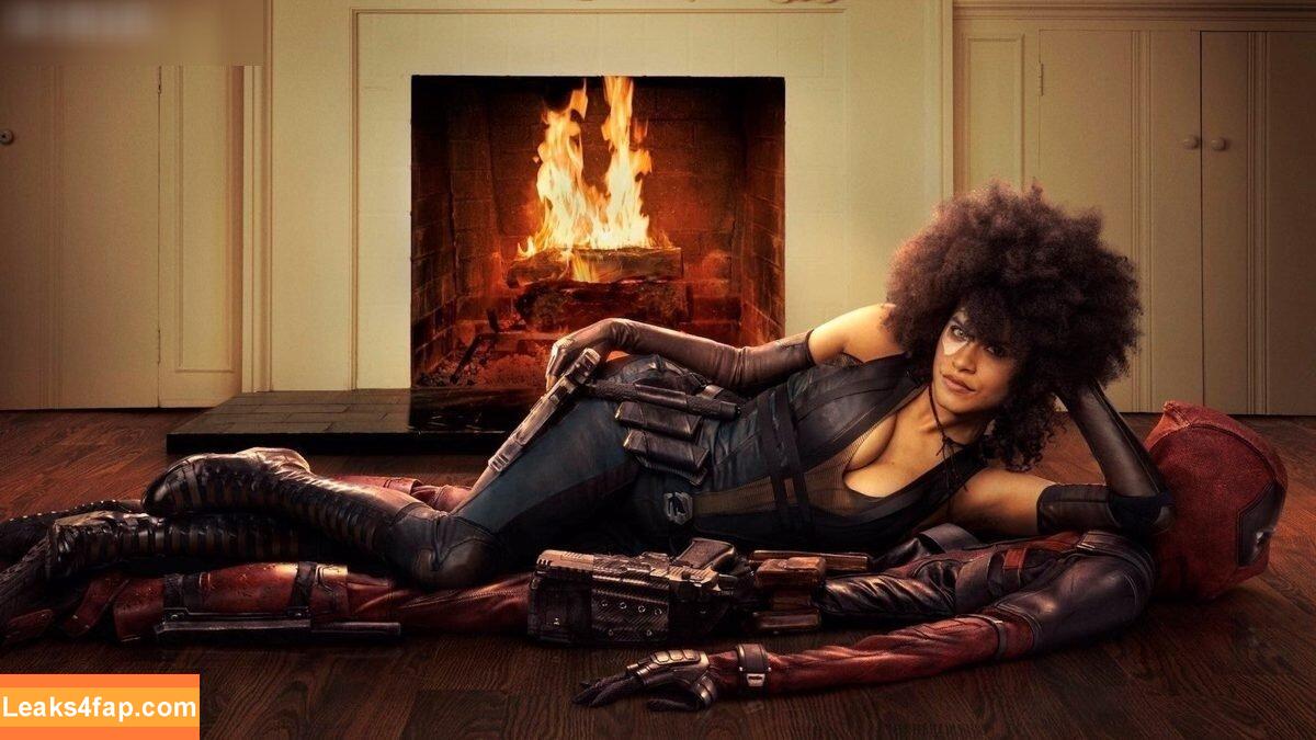 Zazie Beetz / zaziebeetz leaked photo photo #0019