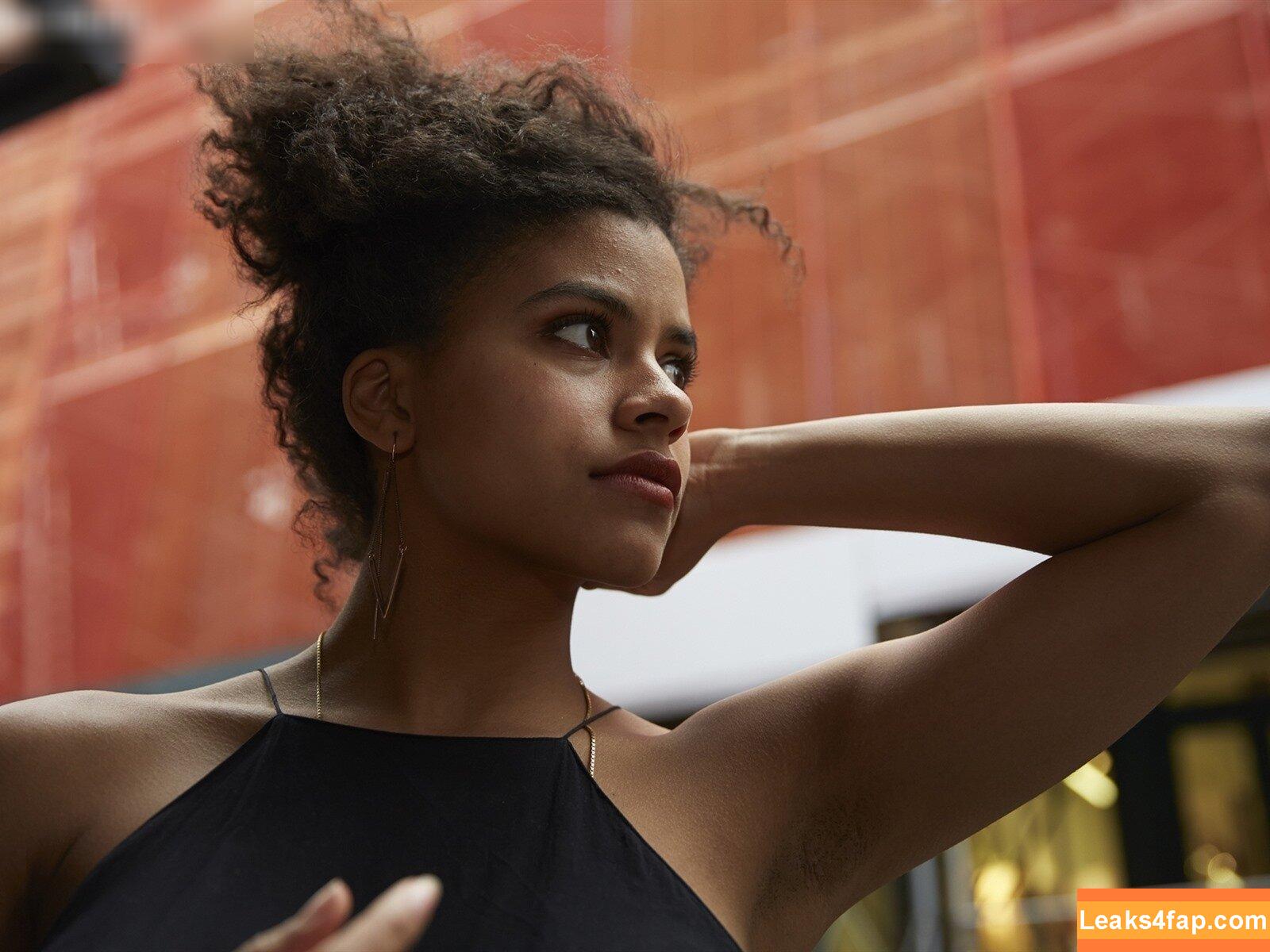 Zazie Beetz / zaziebeetz слитое фото фото #0041