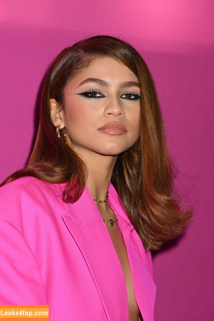 Zendaya / zayarose11 слитое фото фото #0002