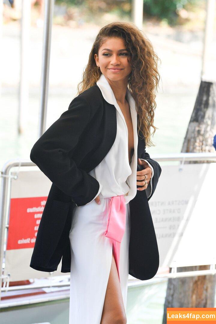 Zendaya / zayarose11 слитое фото фото #0059