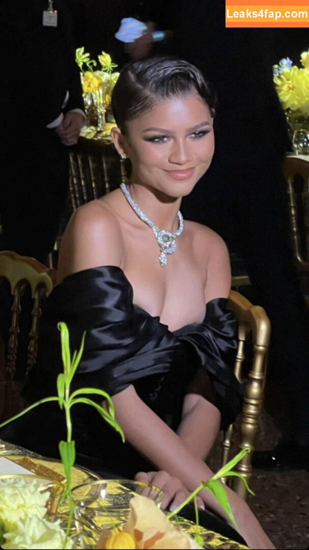 Zendaya / zayarose11 слитое фото фото #0235