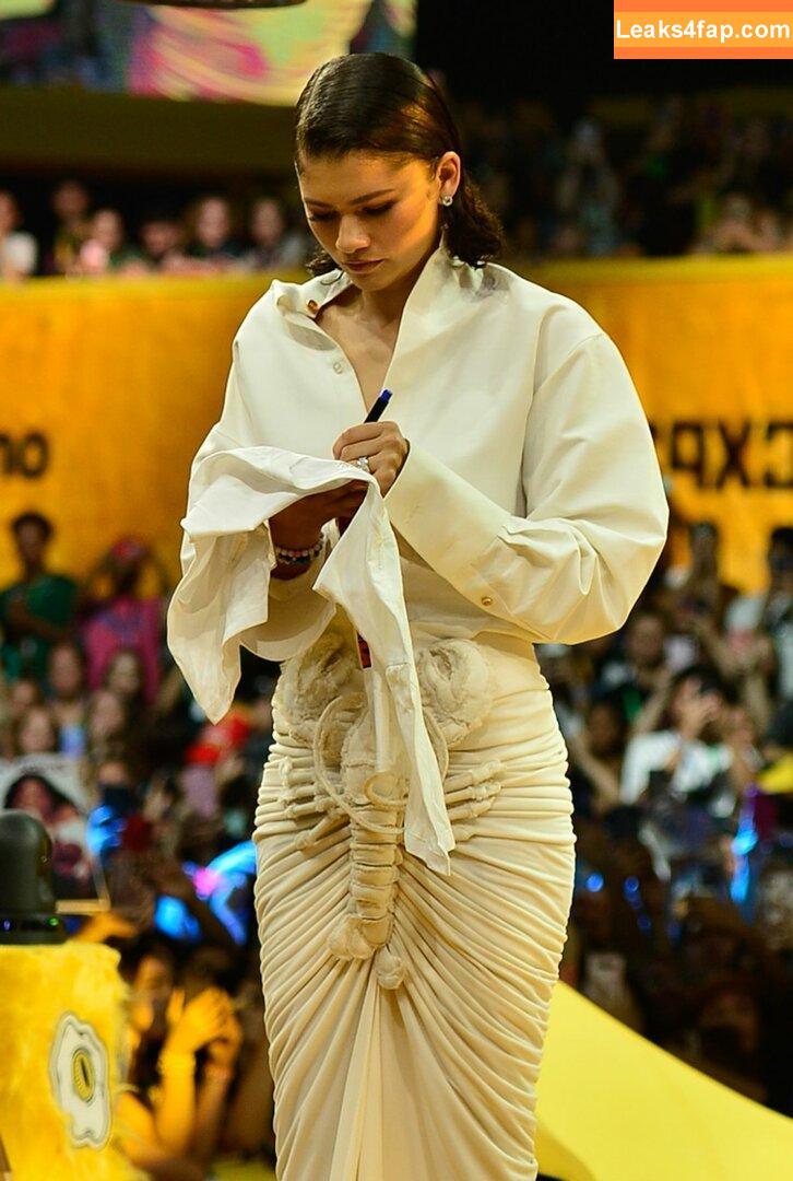 Zendaya / zayarose11 слитое фото фото #0552