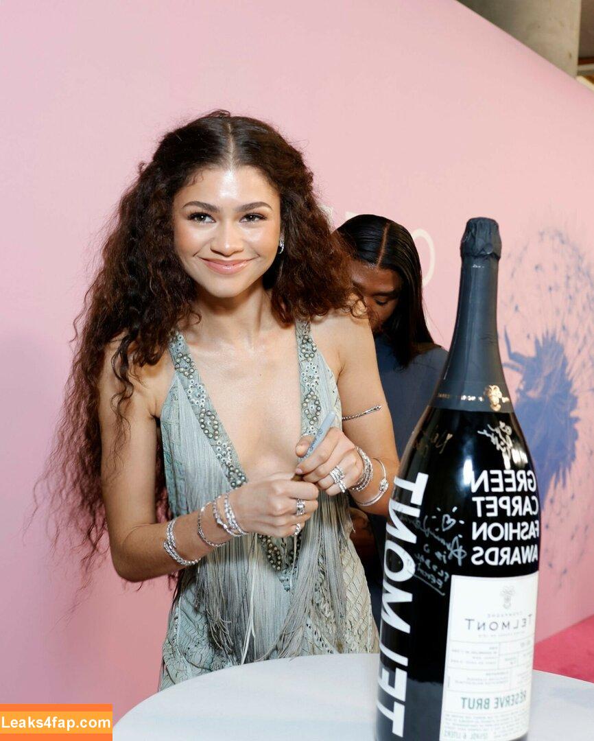 Zendaya / zayarose11 слитое фото фото #1059
