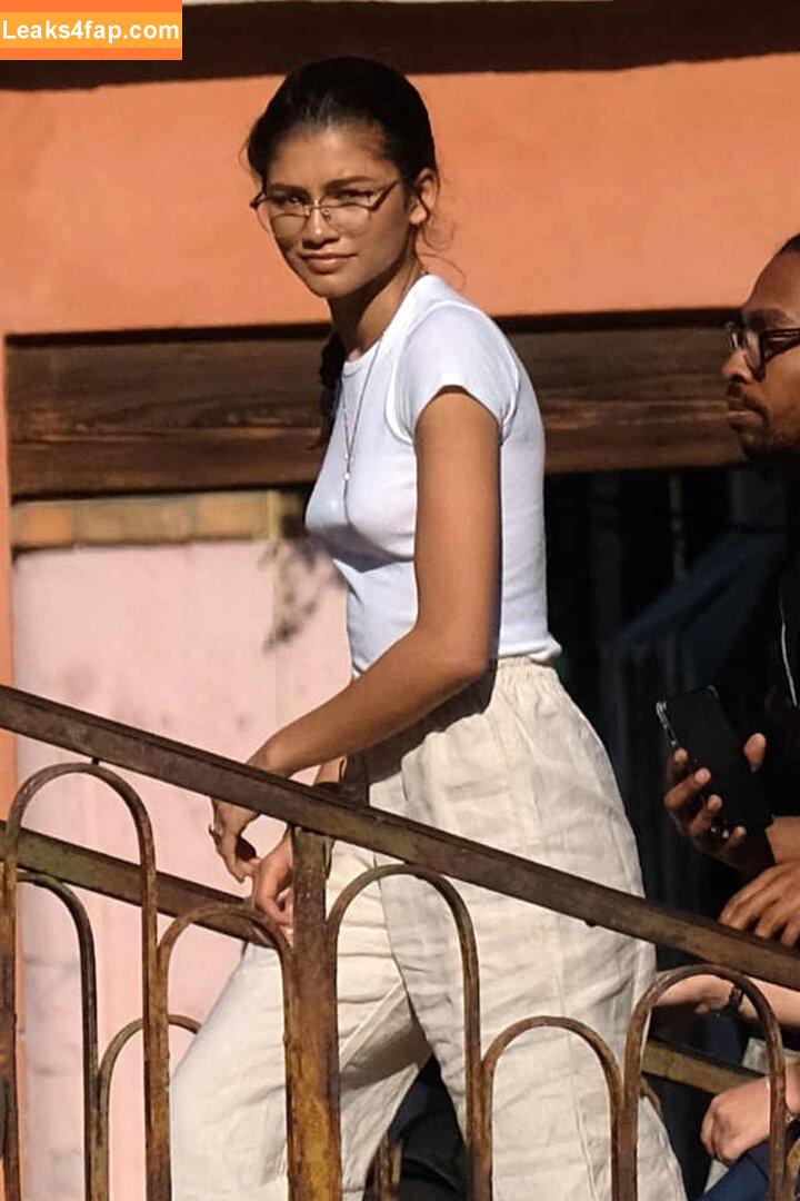 Zendaya /  слитое фото фото #2030