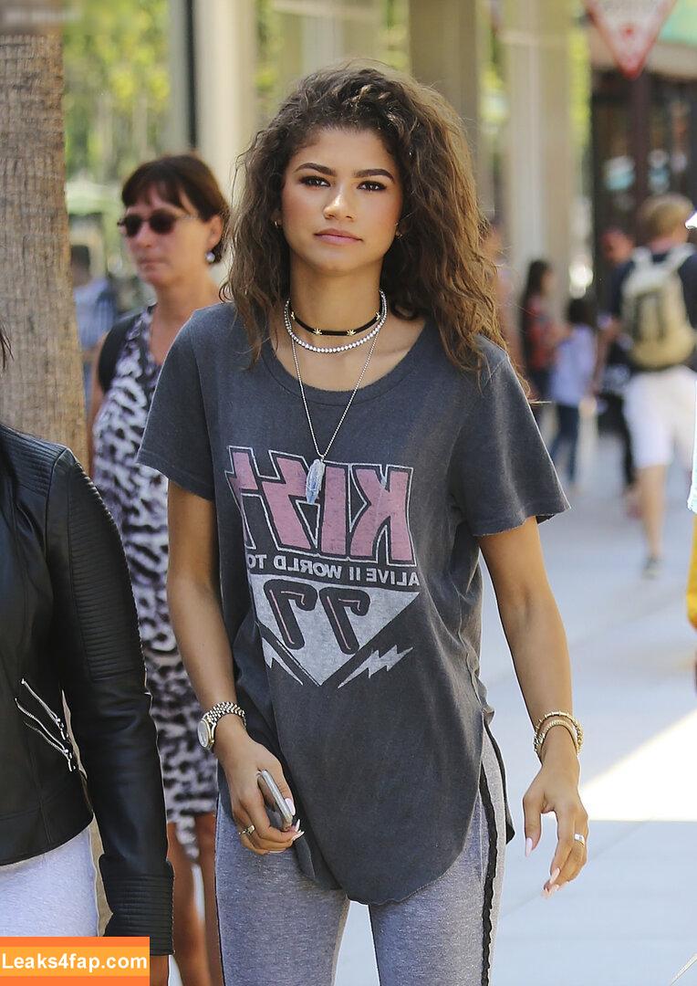 Zendaya /  слитое фото фото #2031