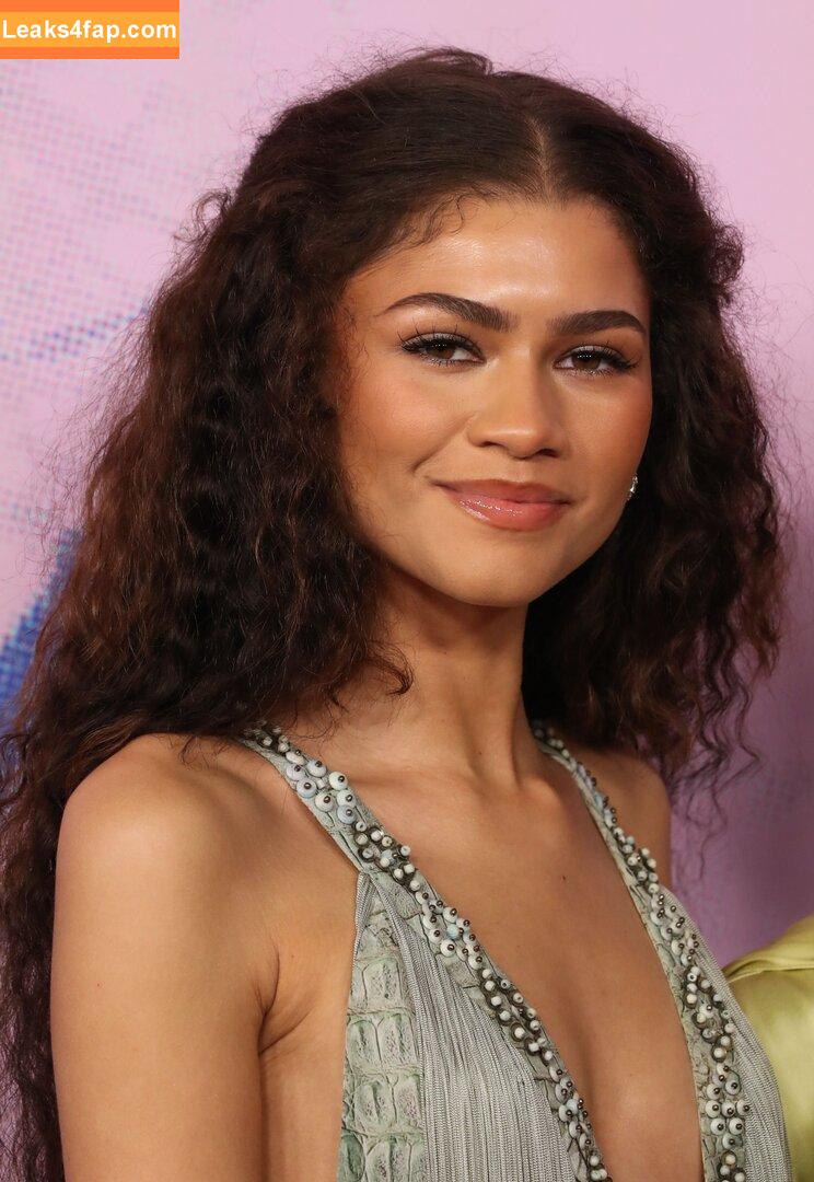 Zendaya слитое фото фото #2270