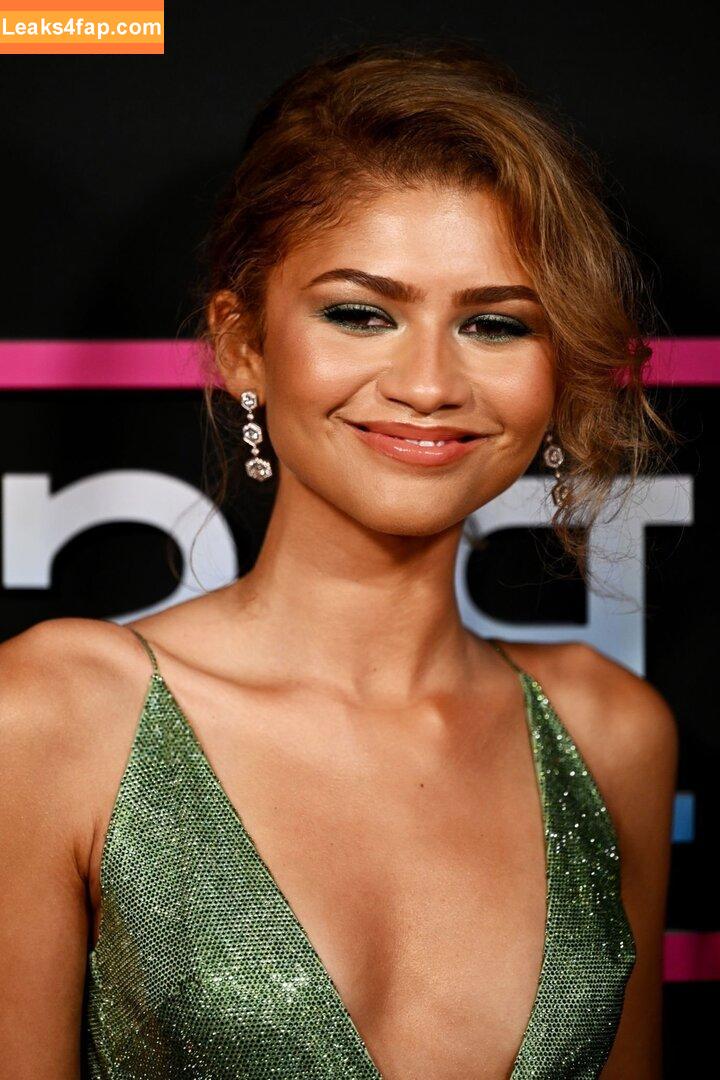 Zendaya слитое фото фото #2295