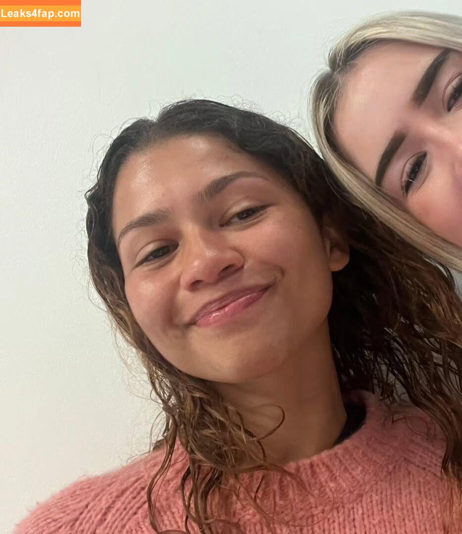Zendaya /  leaked photo photo #3477
