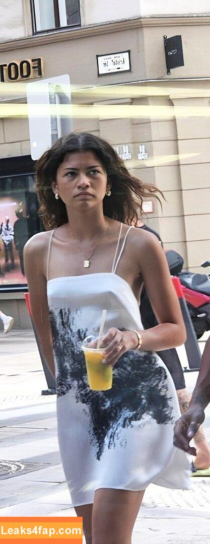 Zendaya /  leaked photo photo #3480