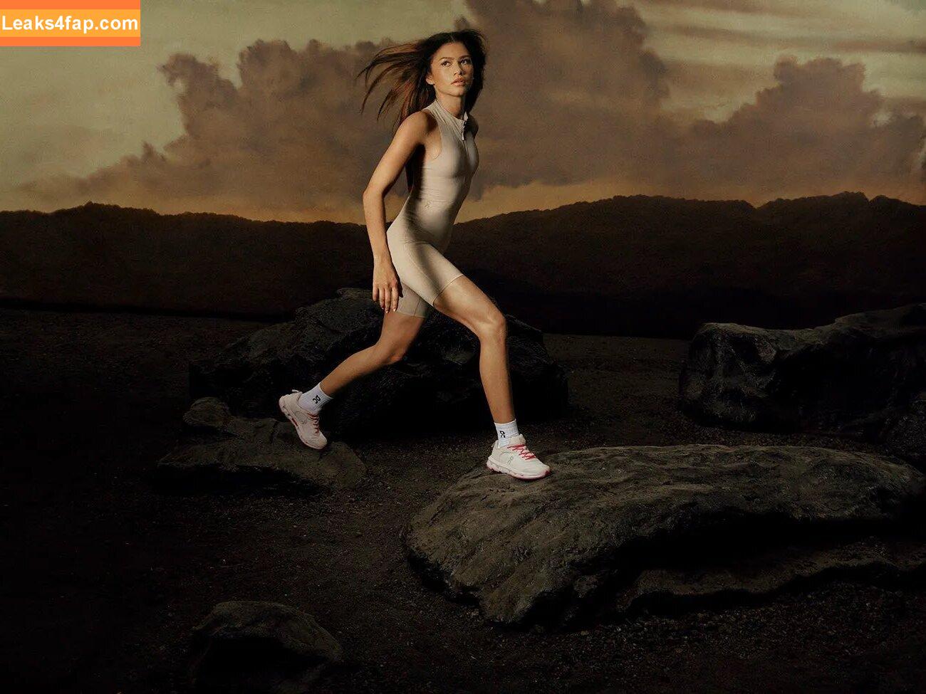 Zendaya /  leaked photo photo #3487