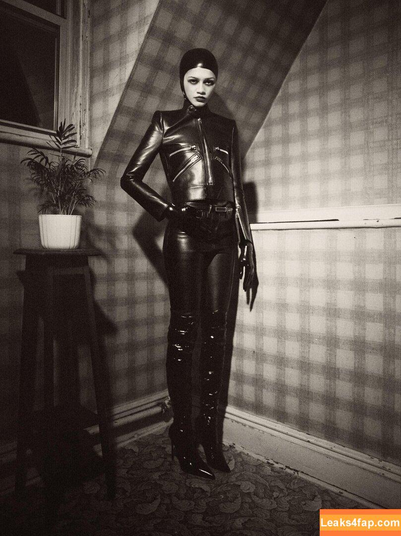 Zendaya /  leaked photo photo #3536