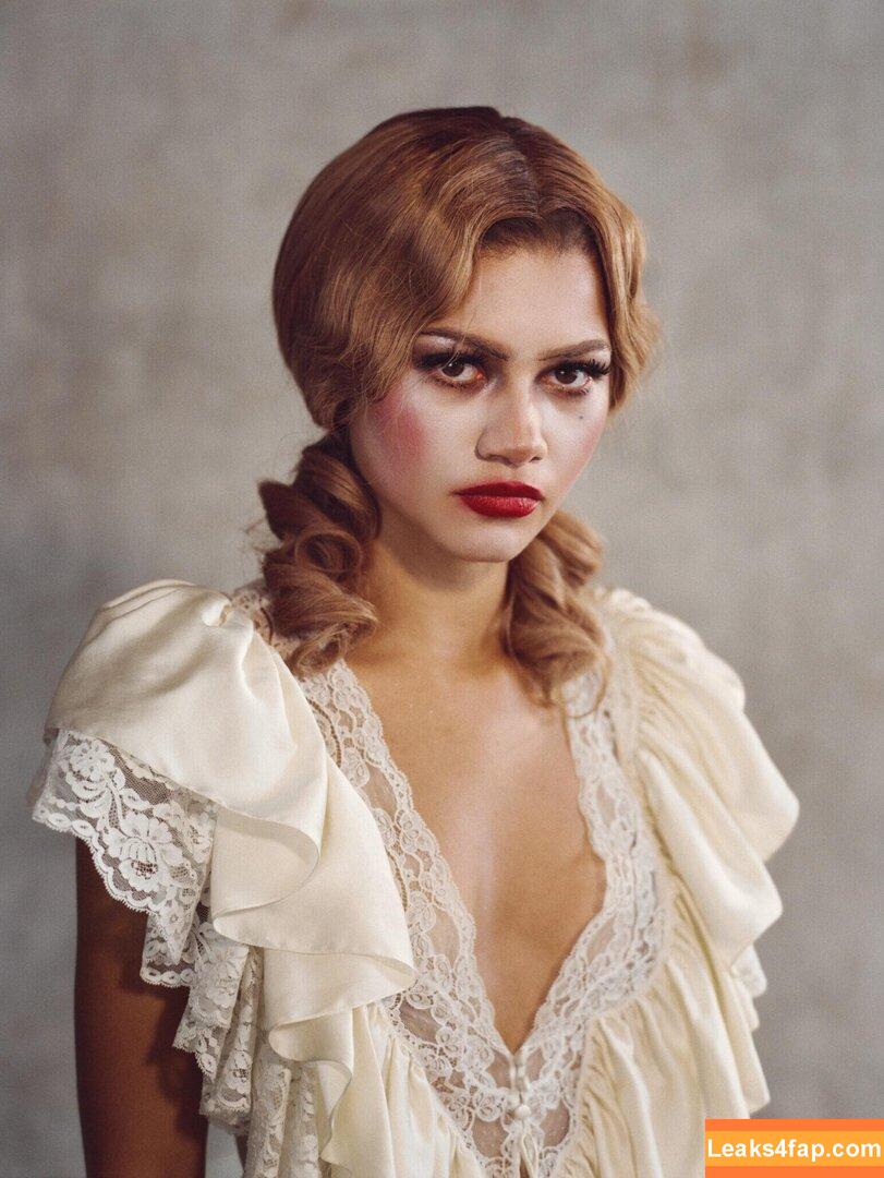 Zendaya /  leaked photo photo #3540