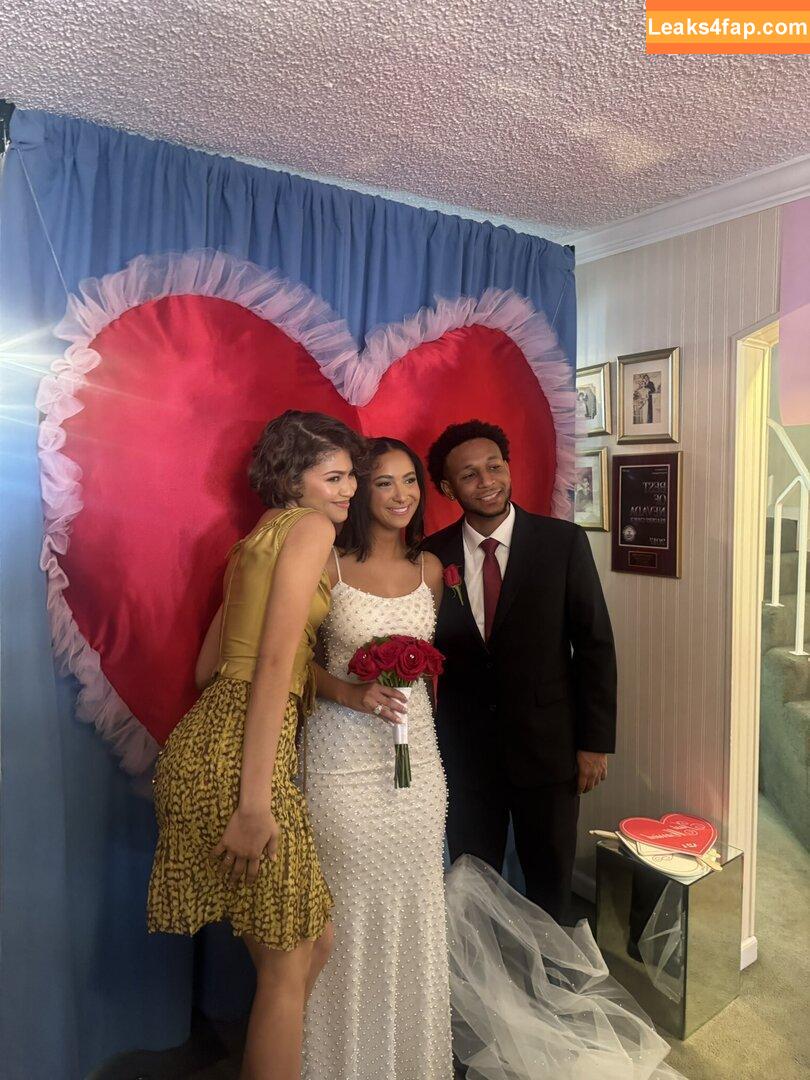 Zendaya /  слитое фото фото #3558