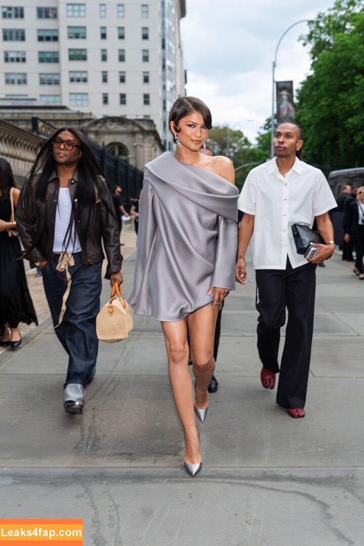 Zendaya / https: / zayarose11 leaked photo photo #3646