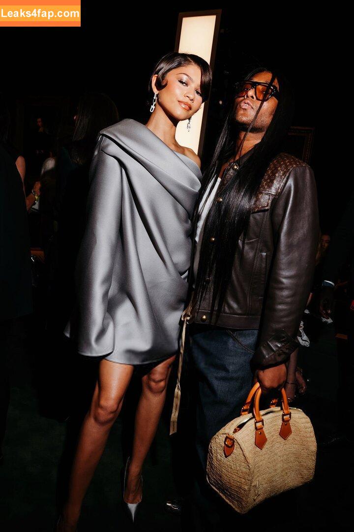 Zendaya / https: / zayarose11 leaked photo photo #3653