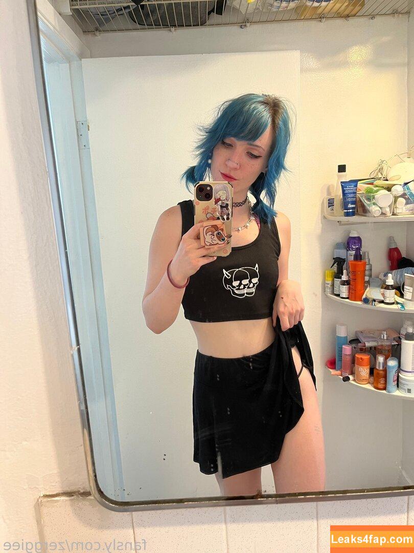 zerggiee /  leaked photo photo #0040