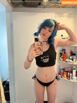 zerggiee photo #0045