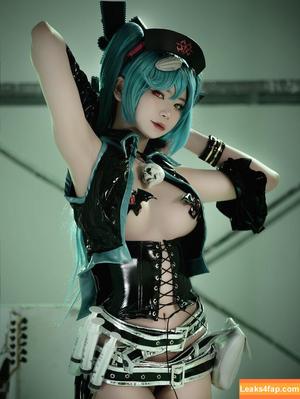 ZinieQ Cosplayer photo #0381