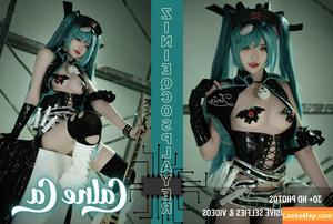 ZinieQ Cosplayer photo #0390