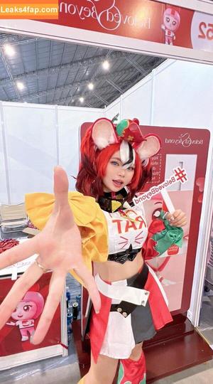 ZinieQ Cosplayer photo #0428