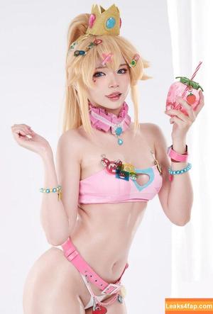 ZinieQ Cosplayer photo #0570