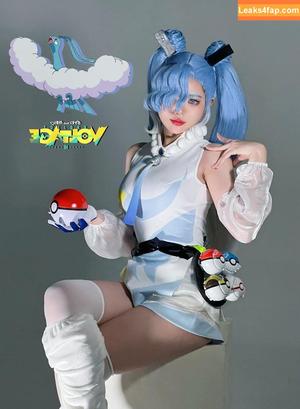 ZinieQ Cosplayer photo #0692