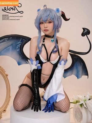 ZinieQ Cosplayer photo #0710
