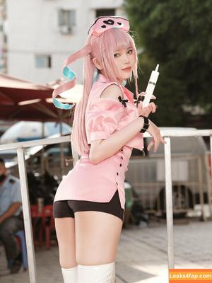 ZinieQ Cosplayer photo #1045