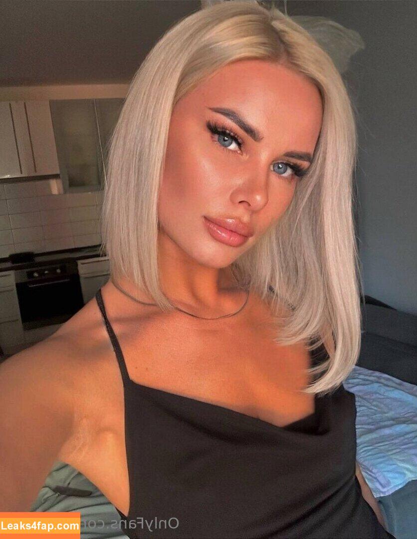 zoe_cox /  leaked photo photo #0168