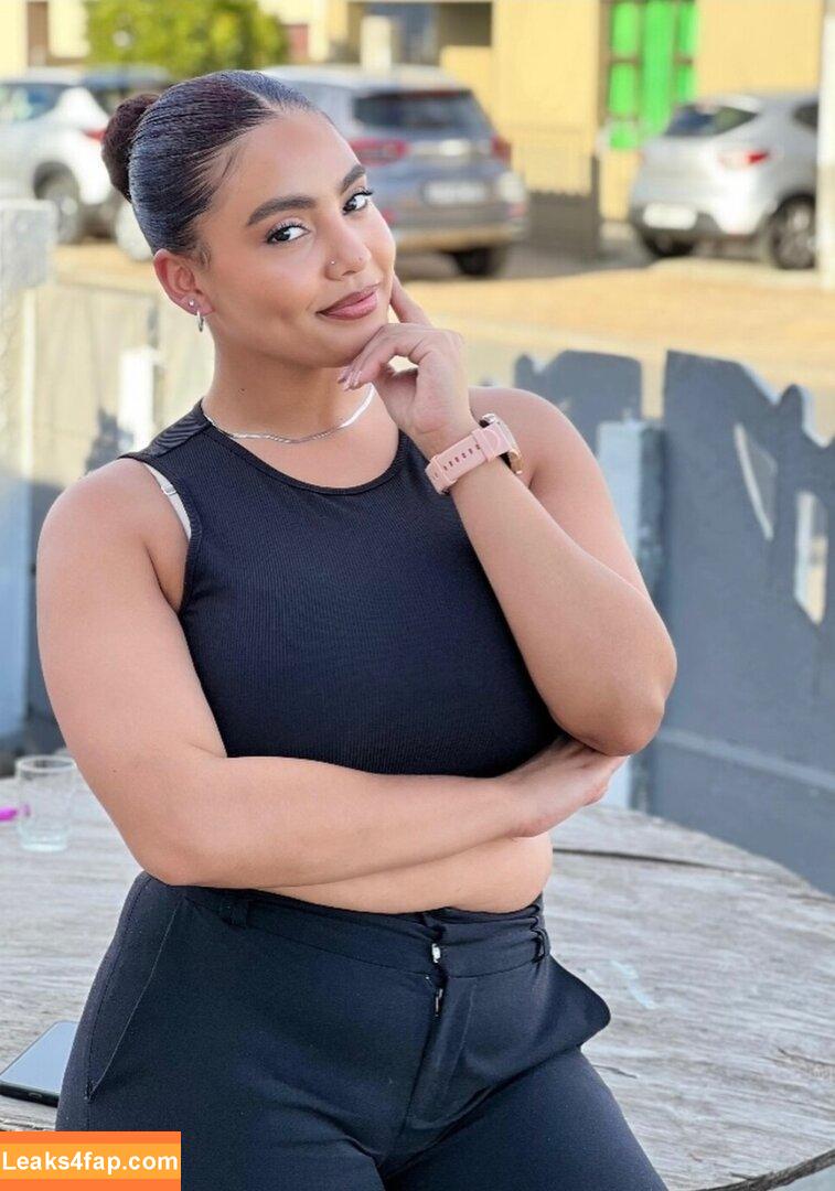 Zoe Johannes free nudes