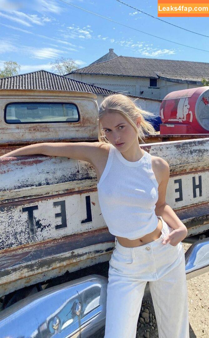 Zoe Kaeppele / lifeinaspiritualsense leaked photo photo #0007