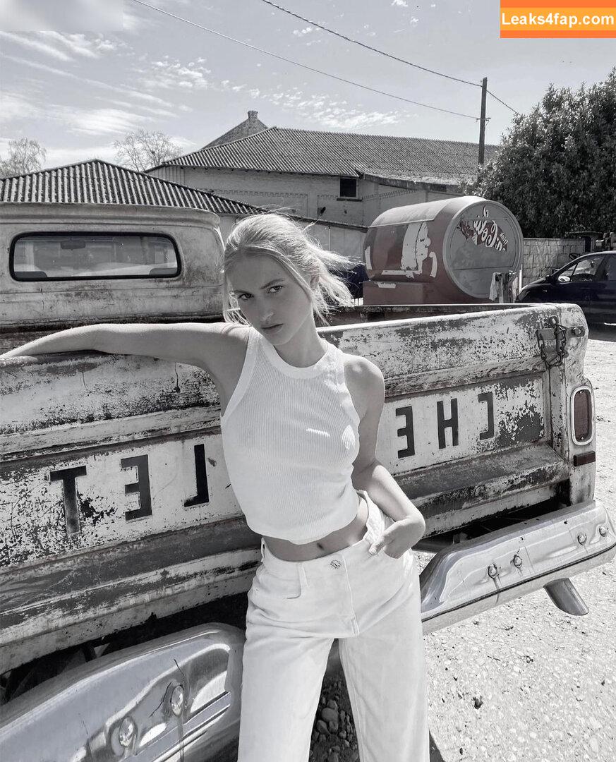 Zoe Kaeppele / lifeinaspiritualsense leaked photo photo #0064