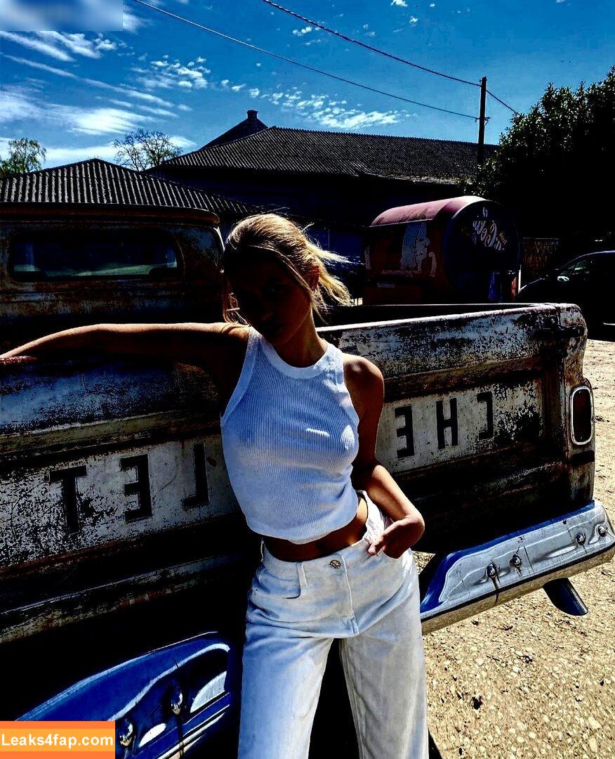Zoe Kaeppele / lifeinaspiritualsense leaked photo photo #0065