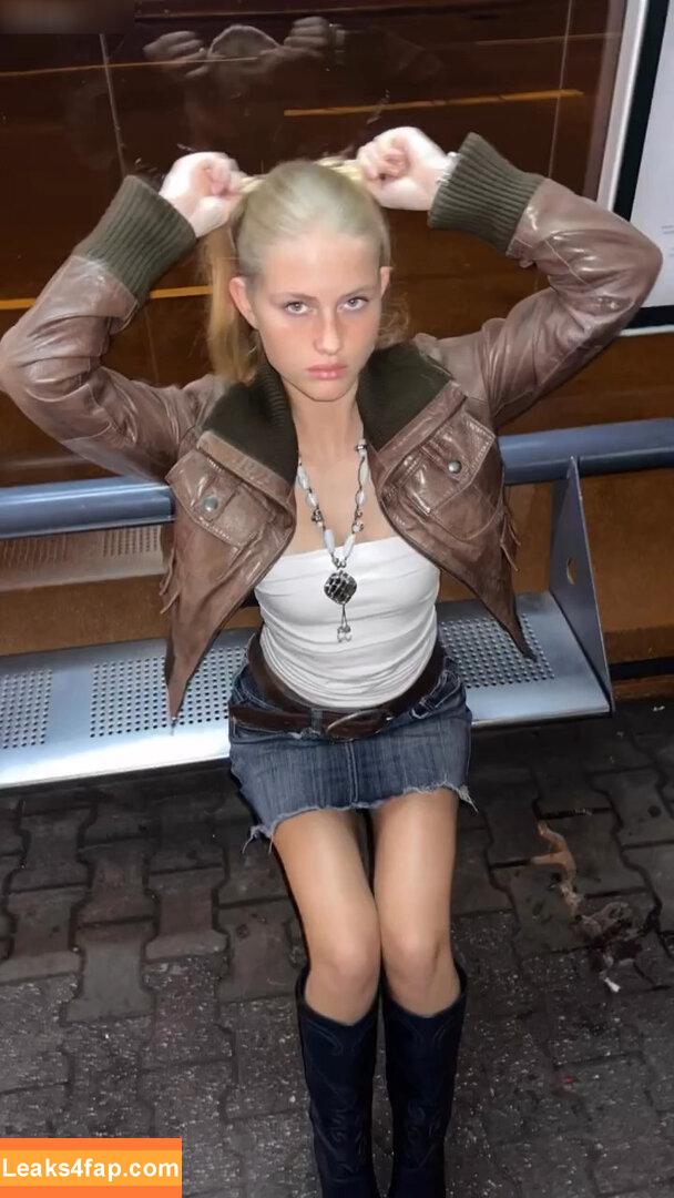 Zoe Kaeppele / lifeinaspiritualsense leaked photo photo #0075