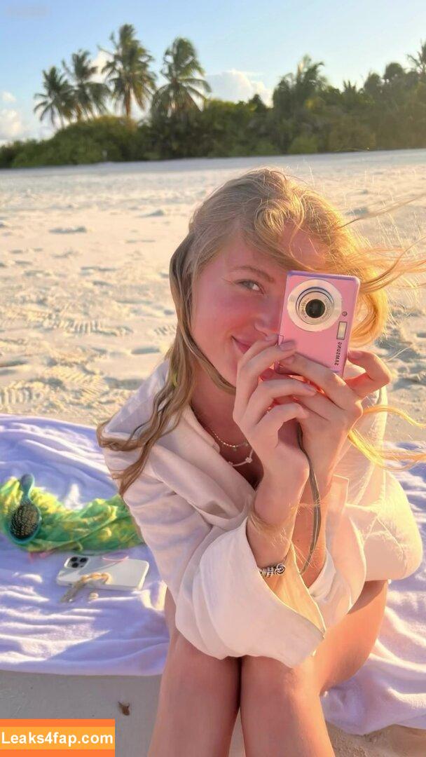 Zoe Kaeppele / lifeinaspiritualsense leaked photo photo #0157