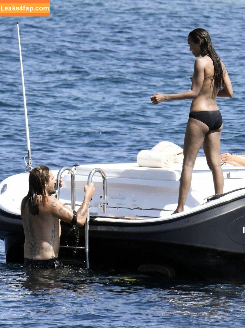 Zoe Saldana / zoesaldana leaked photo photo #0086