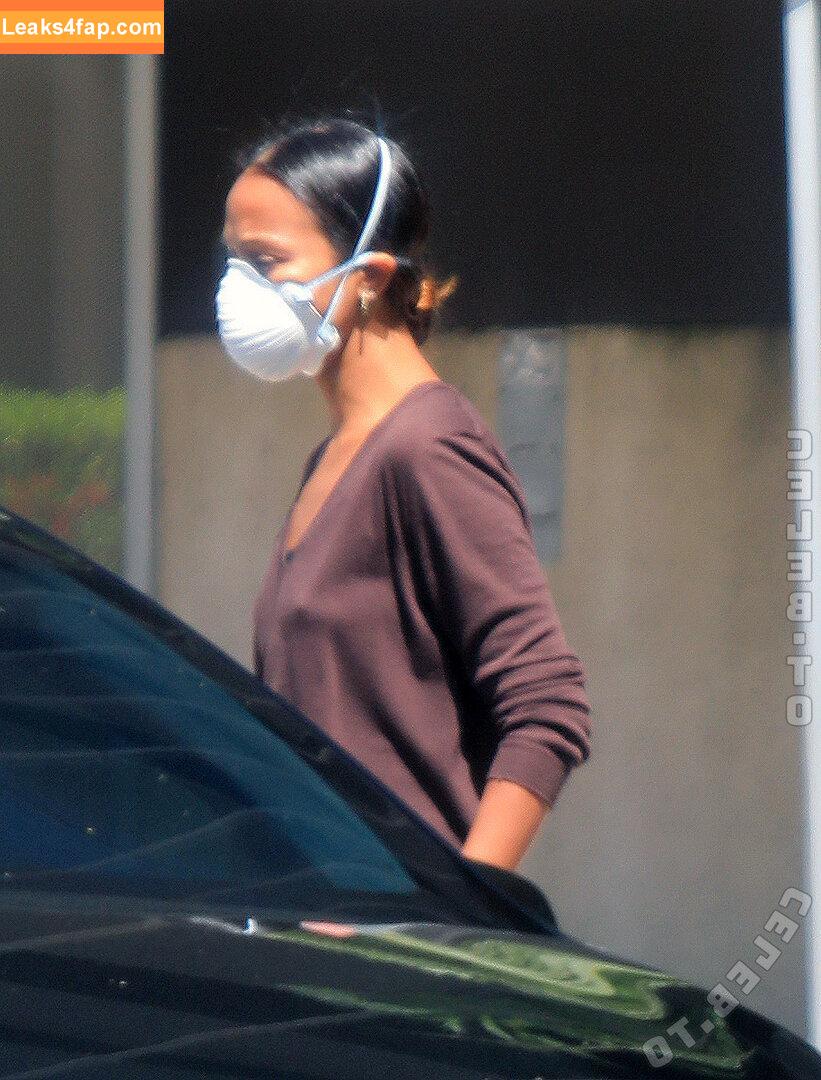 Zoe Saldana / https: / zoesaldana leaked photo photo #0792