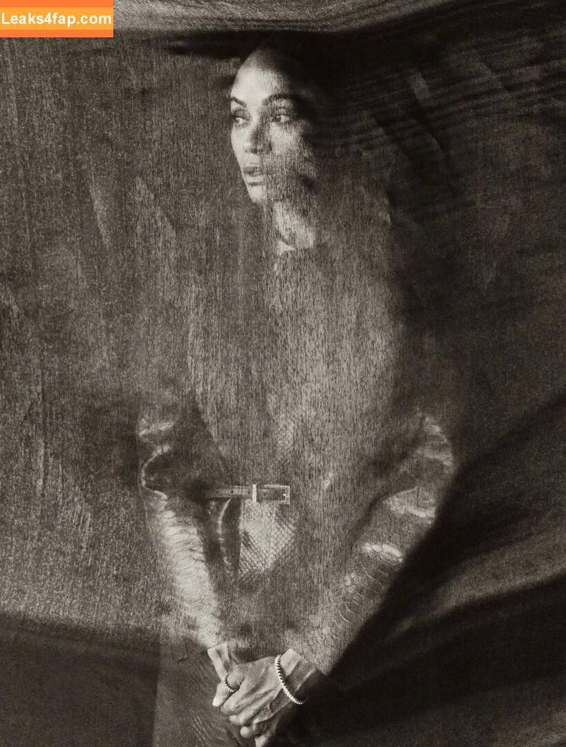 Zoe Saldana / https: / zoesaldana leaked photo photo #0805